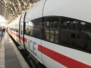 Die ICE sollen künftig schneller von Mannheim nach Frankfurt fahren.
