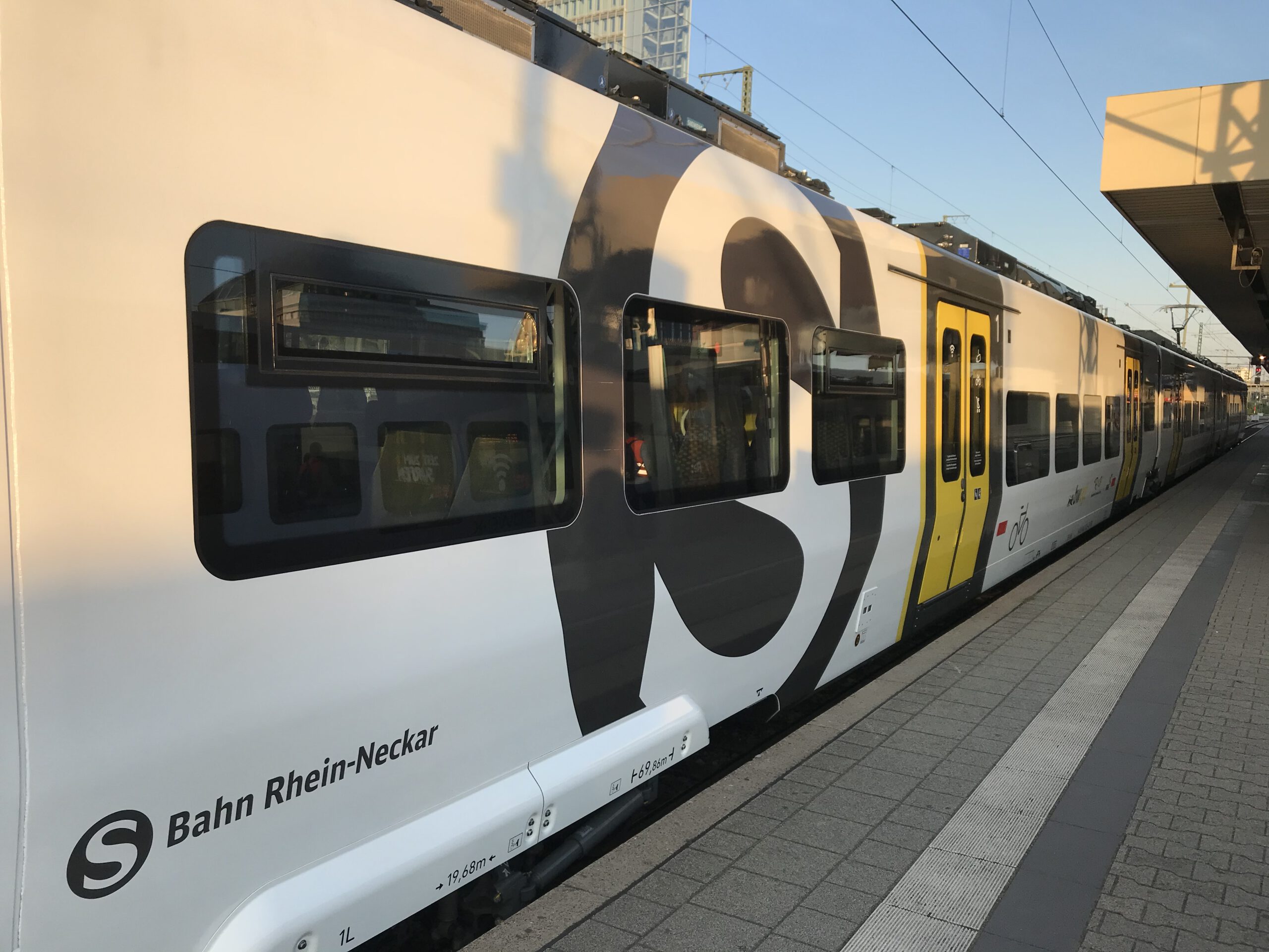 S-Bahn, künftig auch als S8.