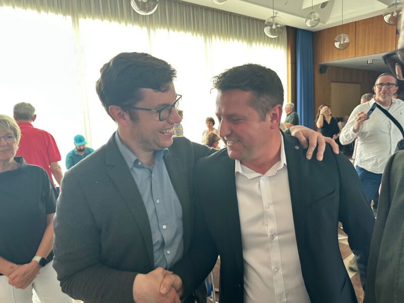 Marius Schmidt (SPD, links) und Alexander Scholl (CDU).